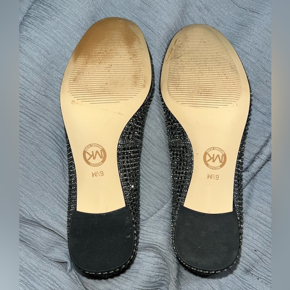 Michael Kors Sz 6.5 M Sparkly Silver On Black Pumps.Well Cushioned. 1.75” Heel - Picture 6 of 8